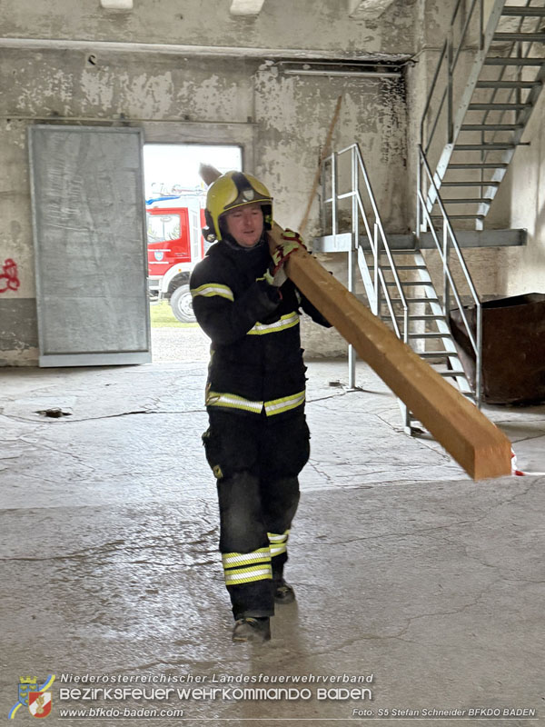 20251122_1. ZUG der 2. KHD Bereitschaft übt am Gelände des Tritolwerk  Foto: S5 Stefan Schneider BFKDO BADEN