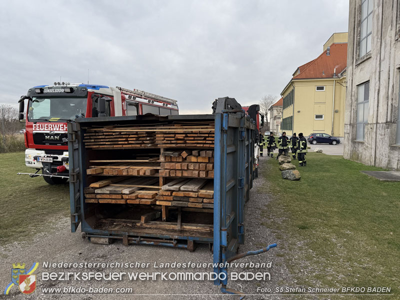 20251122_1. ZUG der 2. KHD Bereitschaft übt am Gelände des Tritolwerk  Foto: S5 Stefan Schneider BFKDO BADEN