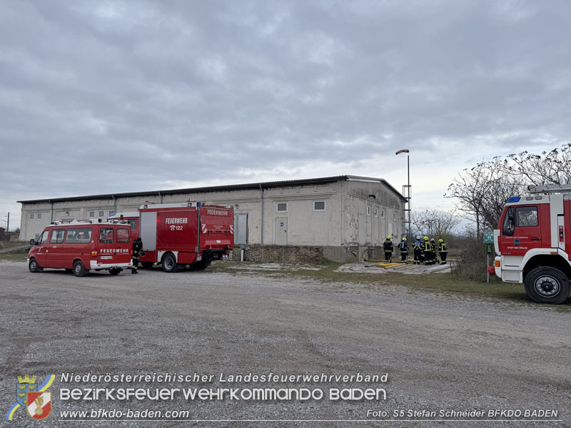 20251122_1. ZUG der 2. KHD Bereitschaft übt am Gelände des Tritolwerk  Foto: S5 Stefan Schneider BFKDO BADEN