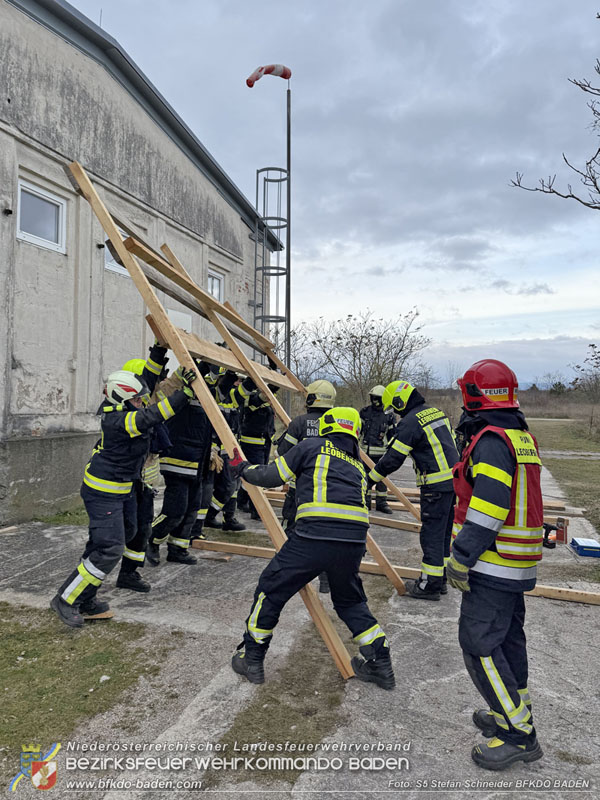 20251122_1. ZUG der 2. KHD Bereitschaft übt am Gelände des Tritolwerk  Foto: S5 Stefan Schneider BFKDO BADEN