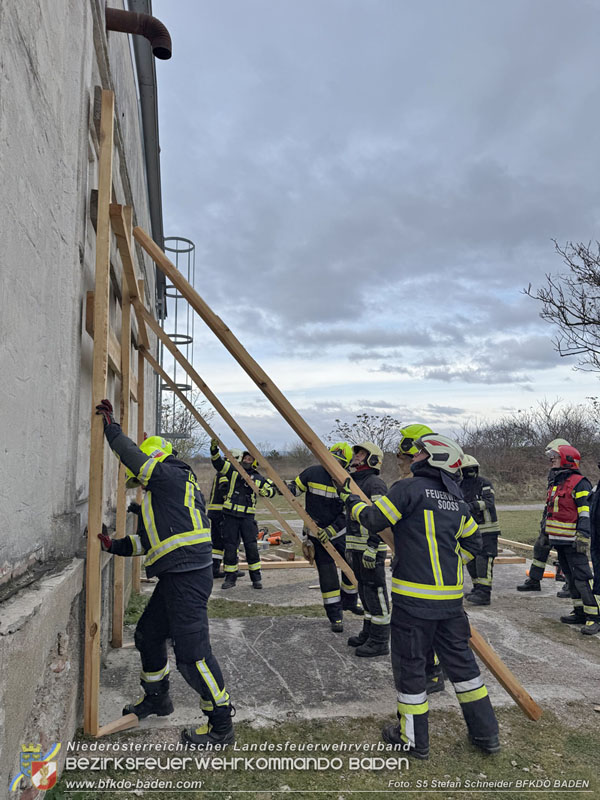 20251122_1. ZUG der 2. KHD Bereitschaft übt am Gelände des Tritolwerk  Foto: S5 Stefan Schneider BFKDO BADEN