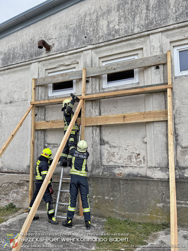 20251122_1. ZUG der 2. KHD Bereitschaft übt am Gelände des Tritolwerk  Foto: S5 Stefan Schneider BFKDO BADEN