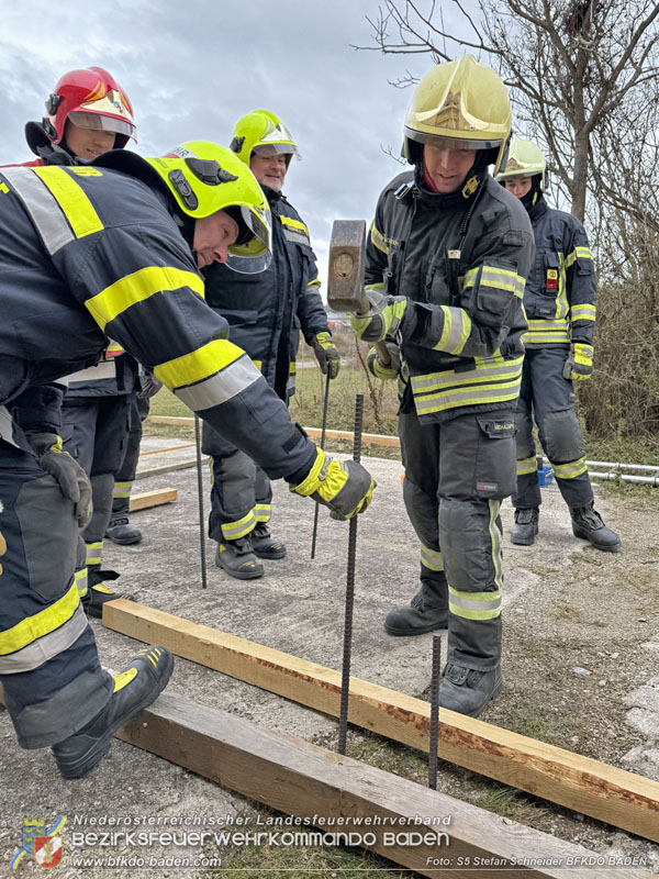 20251122_1. ZUG der 2. KHD Bereitschaft übt am Gelände des Tritolwerk  Foto: S5 Stefan Schneider BFKDO BADEN