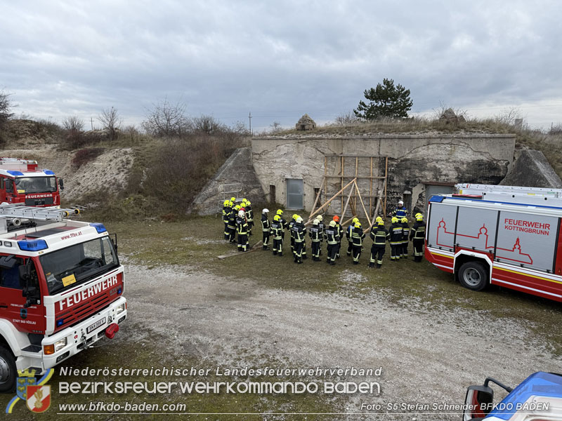 20251122_1. ZUG der 2. KHD Bereitschaft übt am Gelände des Tritolwerk  Foto: S5 Stefan Schneider BFKDO BADEN