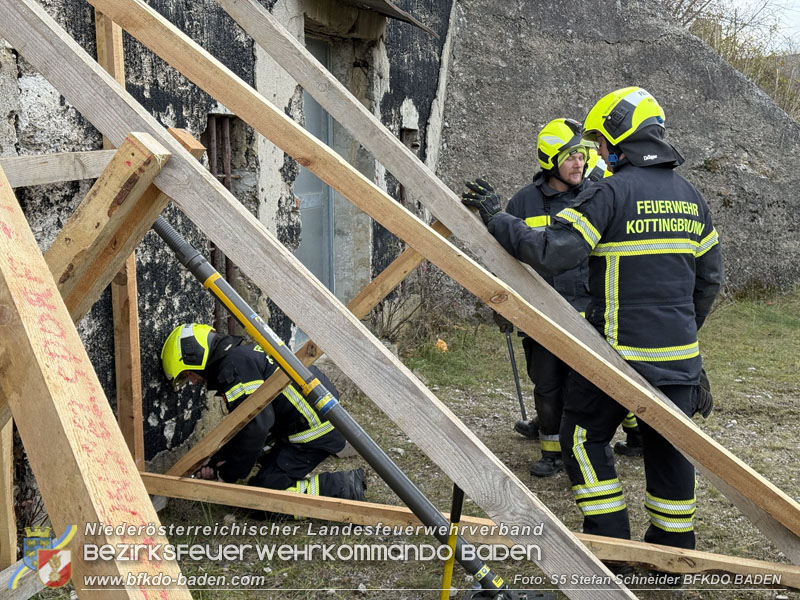 20251122_1. ZUG der 2. KHD Bereitschaft übt am Gelände des Tritolwerk  Foto: S5 Stefan Schneider BFKDO BADEN