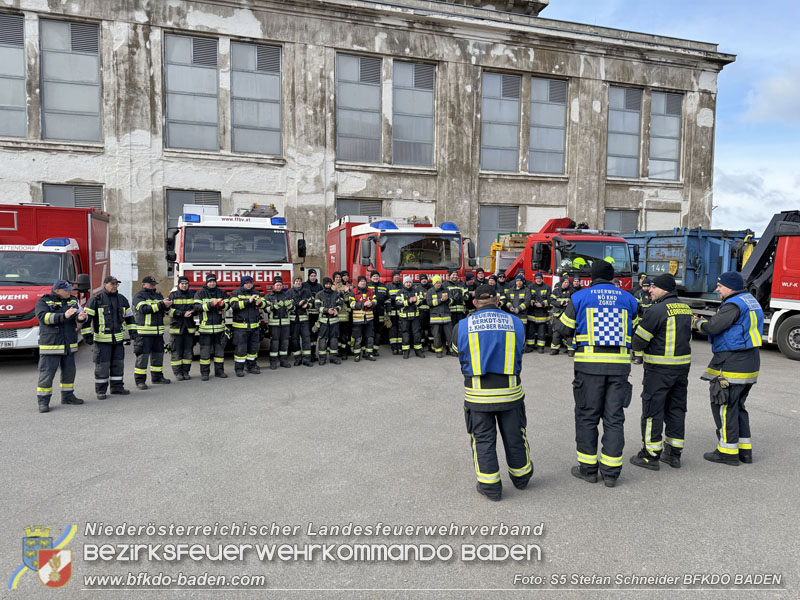 20251122_1. ZUG der 2. KHD Bereitschaft übt am Gelände des Tritolwerk Foto: S5 Stefan Schneider BFKDO BADEN