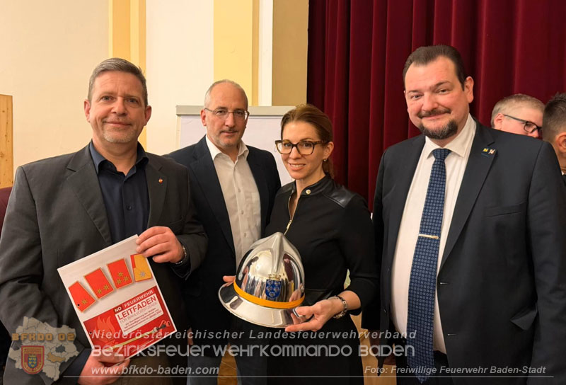 Als erste Amtshandlung des Kommandos wurde Mag. Michael Rampl erneut zum Leiter des Verwaltungsdienstes bestellt. Als erste Amtshandlung des Kommandos wurde Mag. Michael Rampl erneut zum Leiter des Verwaltungsdienstes bestellt.