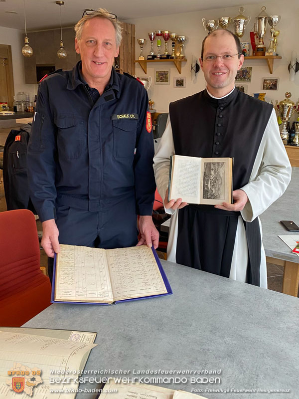 Fkdt-Stv. Christian Schalk und Pater Florian Mayrhofer Foto: FF Heiligenkreuz / Nikola Reiner-Rautek Fkdt-Stv. Christian Schalk und Pater Florian Mayrhofer Foto: FF Heiligenkreuz / Nikola Reiner-Rautek
