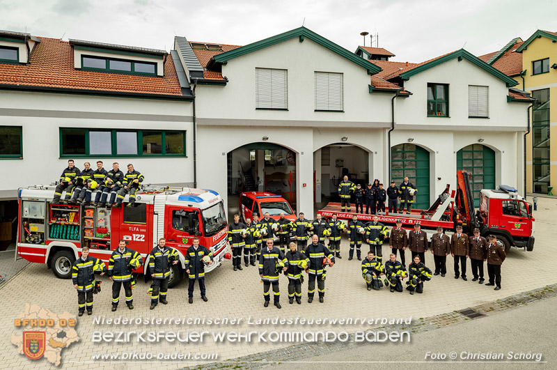 Mannschaftsfoto anlässlich 150 Jahre FF Heiligenkreuz Bezirk BADEN NÖ Foto: Christian Schörg Mannschaftsfoto anlässlich 150 Jahre FF Heiligenkreuz Bezirk BADEN NÖ Foto: Christian Schörg