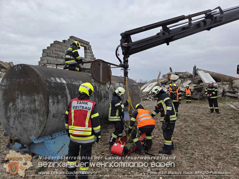 20260328_Gro��bung der Feuerwehren des Feuerwehrabschnittes Pottenstein am Truppen�bungsplatz �Tritol-Werk"  Foto: ASB �A Markus Hackl