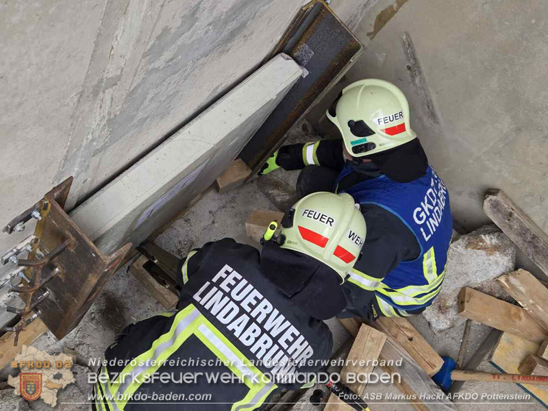 20260328_Gro��bung der Feuerwehren des Feuerwehrabschnittes Pottenstein am Truppen�bungsplatz �Tritol-Werk"  Foto: ASB �A Markus Hackl