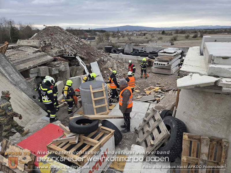 20260328_Gro��bung der Feuerwehren des Feuerwehrabschnittes Pottenstein am Truppen�bungsplatz �Tritol-Werk"  Foto: ASB �A Markus Hackl