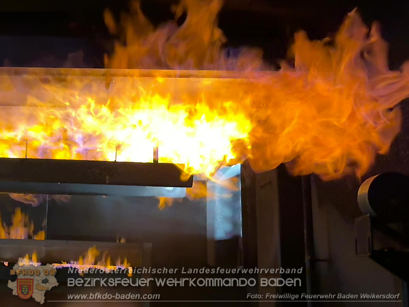 20260501-03_Hei�ausbildung in gasbefeuerten �bungsanlage in Baden Foto: FF Baden Weikersdorf