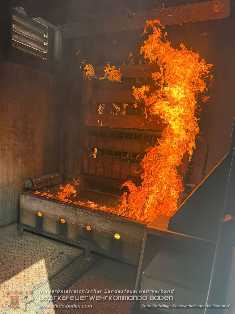 20260501-03_Hei�ausbildung in gasbefeuerten �bungsanlage in Baden Foto: FF Baden Weikersdorf
