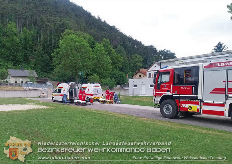 20260605_Gro��bung in der Mittelschule Weissenbach a.d.Triesting   Foto: FF Weissenbach/Triesting