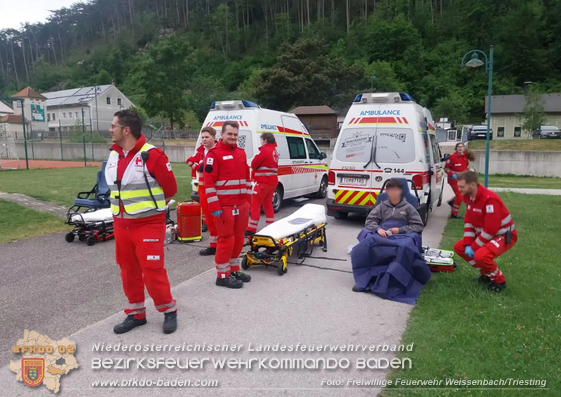 20260605_Gro��bung in der Mittelschule Weissenbach a.d.Triesting Foto: FF Weissenbach/Triesting