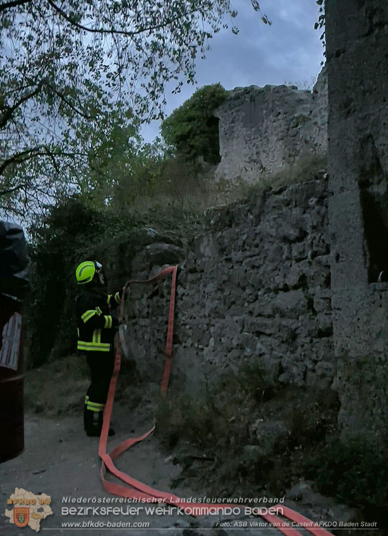 20260909_Badener Feuerwehren �ben Waldbrandbek�mpfung im Breich der Ruine Raueneck