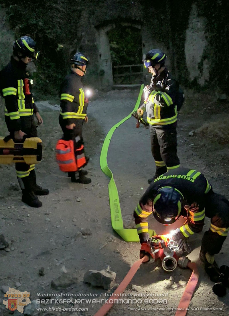 20260909_Badener Feuerwehren �ben Waldbrandbek�mpfung im Breich der Ruine Raueneck